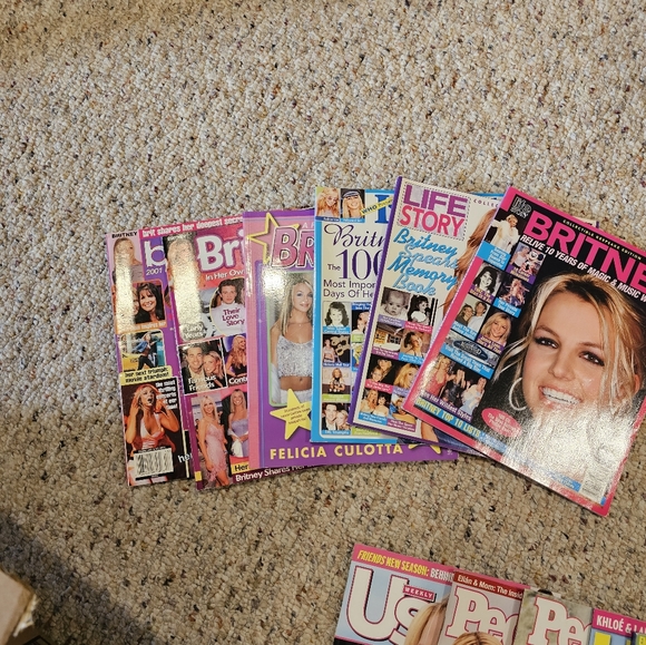 Britney Spears memorabilia package - Picture 8 of 17